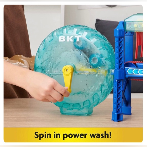 Monster Jam Megalodon Monster Wash 1:64 Monster Truck Playset - NEW IN BOX - Picture 4 of 8